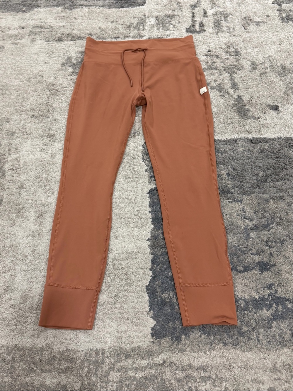 Vuori daily legging. Size medium, color brown